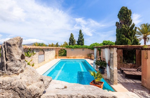 Son Macia Villa | Holiday Apartment "Junior Suite Adults Only Mallorca" with Mountain View, Shared Pool & Wi-Fi