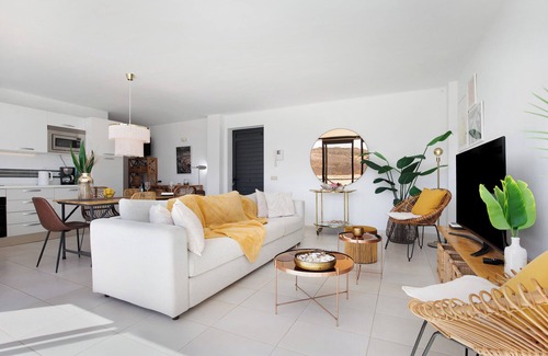 Bahia Calma Apartment | Holiday Apartment "Las Vistas Mit Meerblick" with Sea View, Private Terrace & Wi-Fi