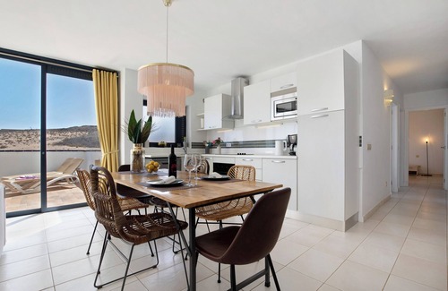 Bahia Calma Apartment | Holiday Apartment "Las Vistas Mit Meerblick" with Sea View, Private Terrace & Wi-Fi