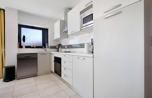 Bahia Calma Apartment | Holiday Apartment "Las Vistas Mit Meerblick" with Sea View, Private Terrace & Wi-Fi