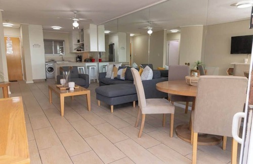 Lagoon Beach Apartment | Holiday Apartment, Lagoon Beach