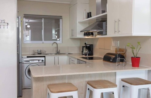 Lagoon Beach Apartment | Holiday Apartment, Lagoon Beach