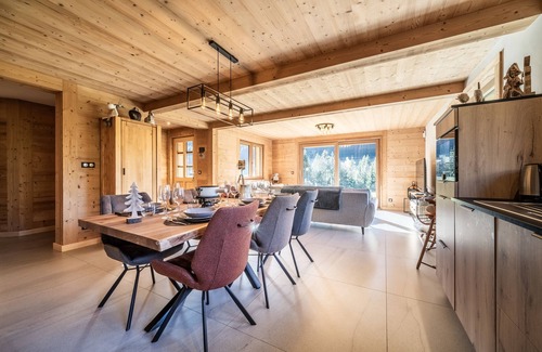Abondance Ski Chalet | Holiday Apartment 'Le Chalet Des Praz' with Mountain View, Garden & Wi-Fi