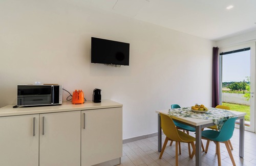 Galatone Apartment | Holiday Apartment "Le Scuderie 5" with Shared Pool, Shared Terrace & Wi-Fi