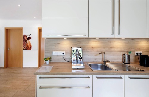 Herbstein Apartment | Holiday Apartment "Leben Am Weinberg" with Shared Terrace, Shared Garden & Wi-Fi