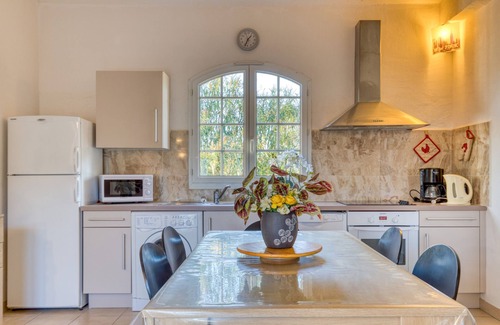 Le Grau-dʼAgde Apartment | Holiday Apartment 'Madrague St Vincent B' with Balcony, Shared Pool and Wi-Fi