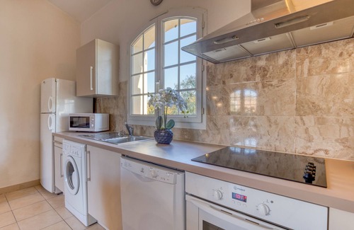 Le Grau-dʼAgde Apartment | Holiday Apartment 'Madrague St Vincent B' with Balcony, Shared Pool and Wi-Fi