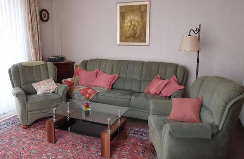 Weinheim Apartment | Holiday Apartment "Mand" with Balcony and Wi-Fi