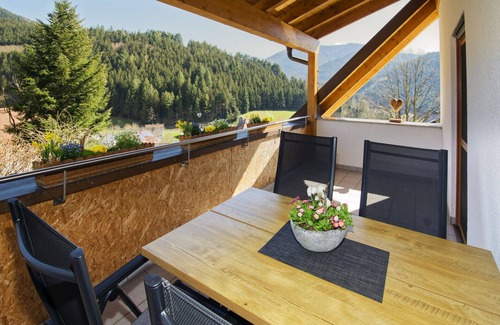 Haslachsimonswald Apartment | Holiday Apartment 'Morgensonne, 50 sqm' with Shared Terrace, Shared Garden and Wi-Fi