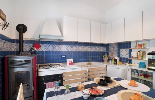 Regione Monti Apartment | Holiday Apartment 'Oasi' with Sea View, Terrace & Wi-Fi