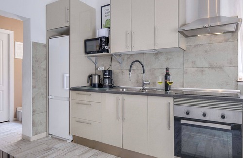 Los Abrigos Apartment | Holiday Apartment "Planta Baja" Near the Port, with Terrace and Air Conditioning