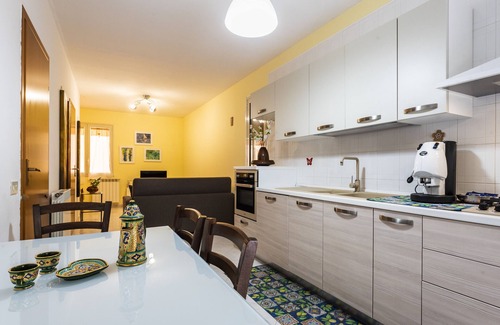 Cefalu Apartment | Holiday Apartment 'Paradiso Marino' with Terrace, Garden & Wi-Fi