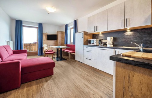 Maranza Apartment | Holiday Apartment "Residenz Condor Rosengarten" with Mountain View, Sauna, Wi-Fi & Garden