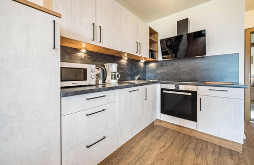 Maranza Apartment | Holiday Apartment "Residenz Condor Rosengarten" with Mountain View, Sauna, Wi-Fi & Garden