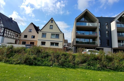Neuendorf Apartment | Holiday Apartment 'Rheinblick Wohnung 2' with Shared Terrace, Shared Garden and Wi-Fi