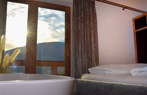 Emberg Apartment | Holiday apartment right on the ski slope with sauna, whirlpool and large garden
