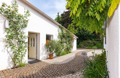 Ueberlingen Apartment | Holiday Apartment “Rosenrot” on Lake Constance with Wi-Fi & Terrace