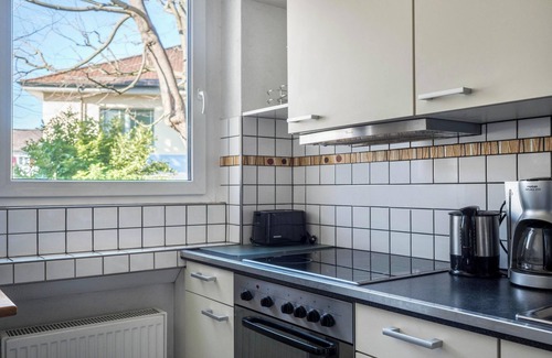 Kreuzlingen Apartment | Holiday Apartment "Seerose" near Lake Constance with Wi-Fi, Balcony & Garden