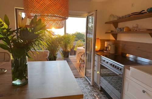 Gaienhofen Apartment | Holiday Apartment 'Seeapartment Höri' with Balcony and Wi-Fi