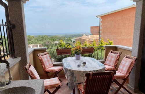 La Muddizza Apartment | Holiday Apartment "Smeraldo" with Sea View, Private Terrace & A/C