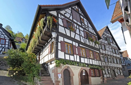 Schiltach Apartment | Holiday Apartment "Strumpfweberhaus" with Private Terrace & Wi-Fi