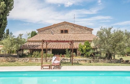 Sarteano House | Holiday Apartment 'Tenuta Podere Montemelino' with Lakes and Hills View, Pool & Wi-Fi
