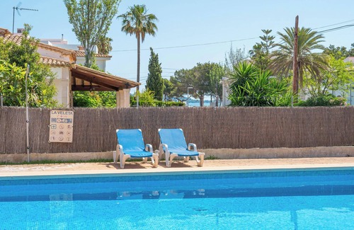 Puerto de Pollensa Apartment | Holiday Apartment "Veleta ll" close to Beach with Sea View, Shared Pool & Wi-Fi