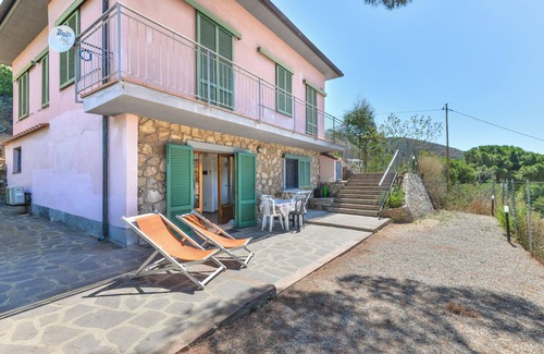 Innamorata Apartment | Holiday Apartment "Villa Mirella Bilocale" with Private Terrace, A/C & Wi-Fi