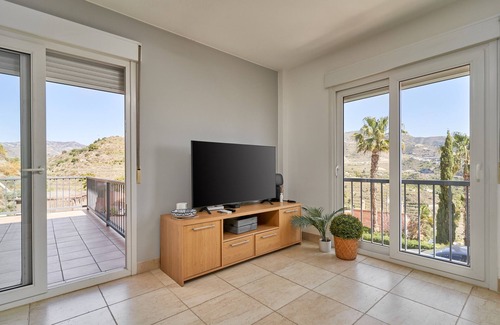 Velilla-Taramay Apartment | Holiday Apartment "Vistamar" with Sea View, Shared Pool & Wi-Fi