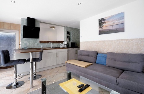 Groskoschen Apartment | Holiday Apartment with Wine Cellar, Shared Garden and Wi-Fi