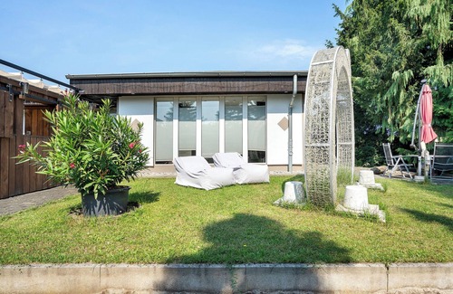 Groskoschen Apartment | Holiday Apartment with Wine Cellar, Shared Garden and Wi-Fi