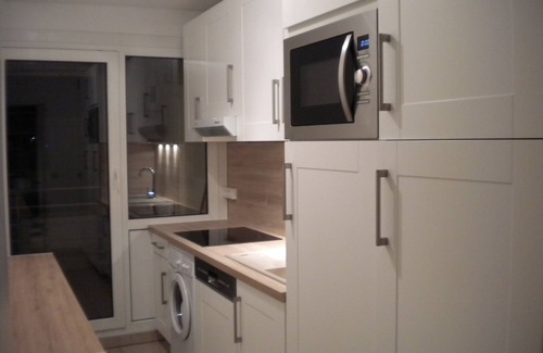 Frejus Port Apartment | Holiday apartment with swimming pool, on the beach, near the port, WiFi