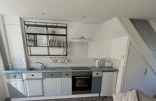 Pembroke House | Holiday Beach House - sleeps 4 - ideal for families