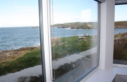 Cemaes Bay Cottage | Holiday Cottage with 180 degree sea views