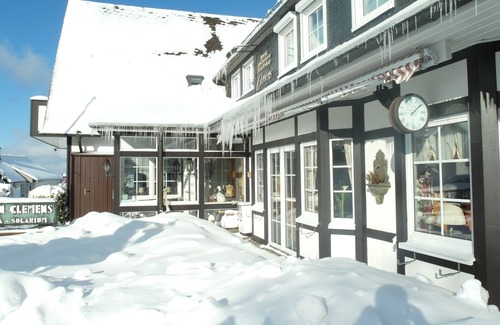 Altastenberg Apartment | Holiday home with balcony, perfect starting point in summer & winter