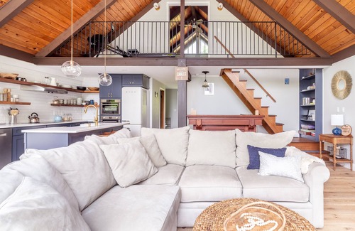 Windham House | HOLIDAY DREAM COME TRUE! Modern Catskills Cabin with Mountain Views