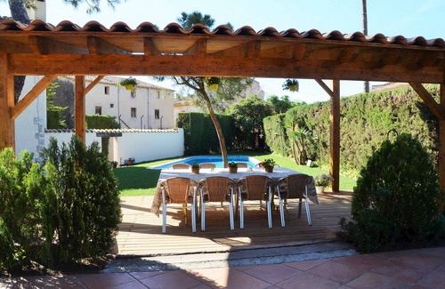 Vilafranca del Penedes Villa | Holiday mansion close to beach and village. House for 14 persons.