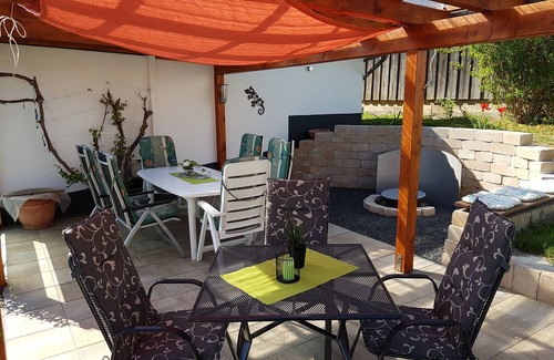 Medelon Apartment | Holiday flat "Apfelbaum" with garden and Wifi