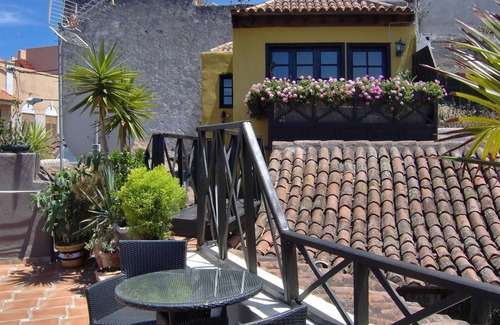El Guincho Apartment | Holiday flat "Apartamentos Monasterio de San Antonio No. 7" with wifi, private balcony and sea view
