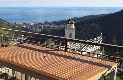 Varazze Apartment | Holiday flat in Varazze with garden and parking