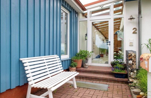 Meschendorf Apartment | Holiday flat 'Möve ABA Apartment 44' with sea view, communal garden and WiFi