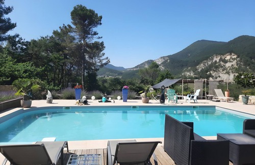 Les Latards House | Holiday Home 'Gite Familial' with Mountain View and Wi-Fi