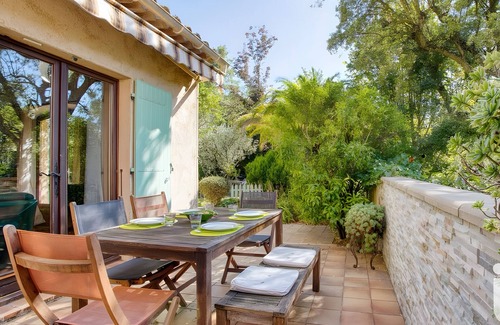 Les Adrets-de-l'Esterel House | Holiday Home 'Esterel' with Mountain View, Wi-Fi and Air Conditioning