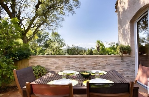 Les Adrets-de-l'Esterel House | Holiday Home 'Esterel' with Mountain View, Wi-Fi and Air Conditioning
