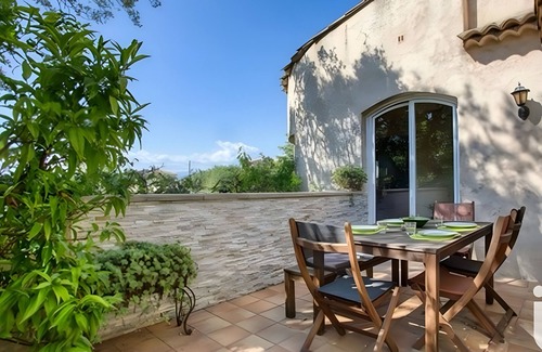 Les Adrets-de-l'Esterel House | Holiday Home 'Esterel' with Mountain View, Wi-Fi and Air Conditioning