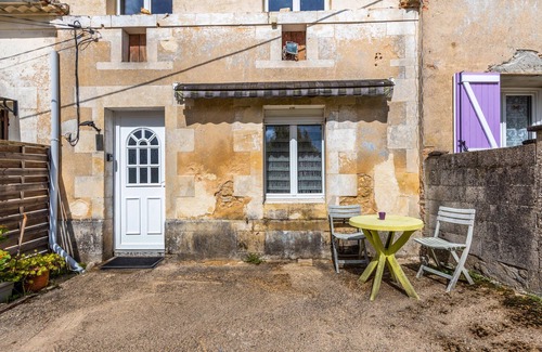 Saint-Ciers-sur-Gironde House | Holiday Home 'Un Petit Toit À La Campagne'