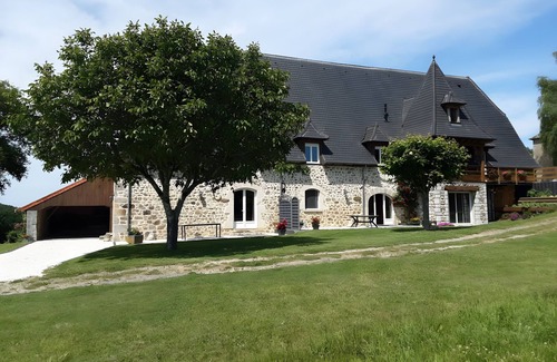 Saint-Mamet-la-Salvetat House | Holiday Home 'Gîte Le Rosier' with Wi-Fi