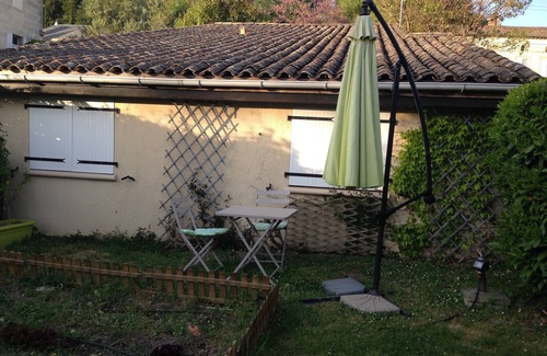 Saint-Michel-de-Fronsac Cottage | HOLIDAY COTTAGE FURNITURE