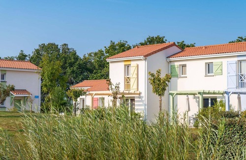 Bourgenay House | Holiday Home in Loire by the Coast