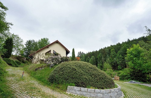 Luckendorf House | Holiday Home 'zum Zaunkönig' with Private Terrace, Private Garden and Wi-Fi